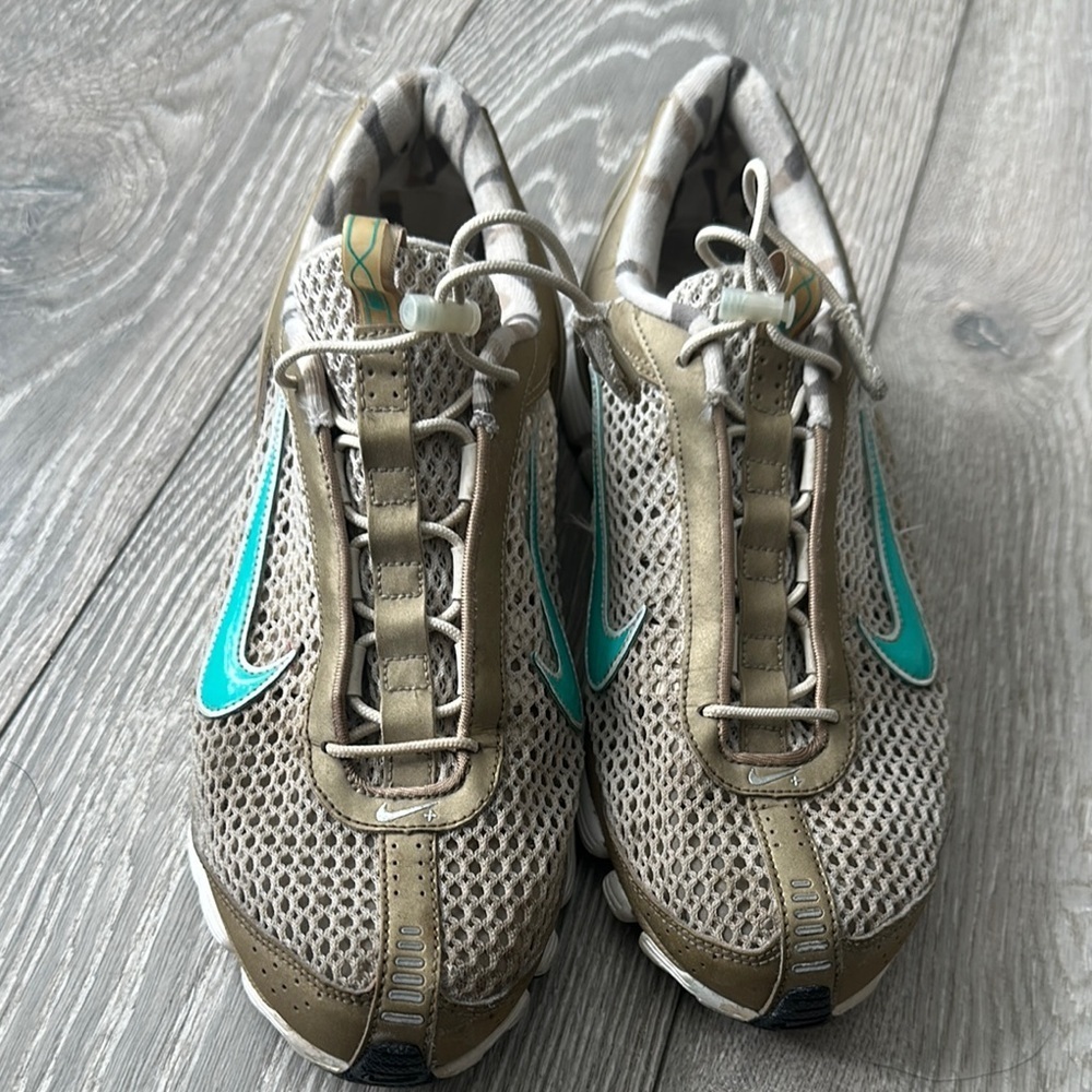 Nike Zoom Air Women's Tan and Teal Sneakers